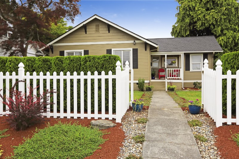 fence-repair-austin-white-color